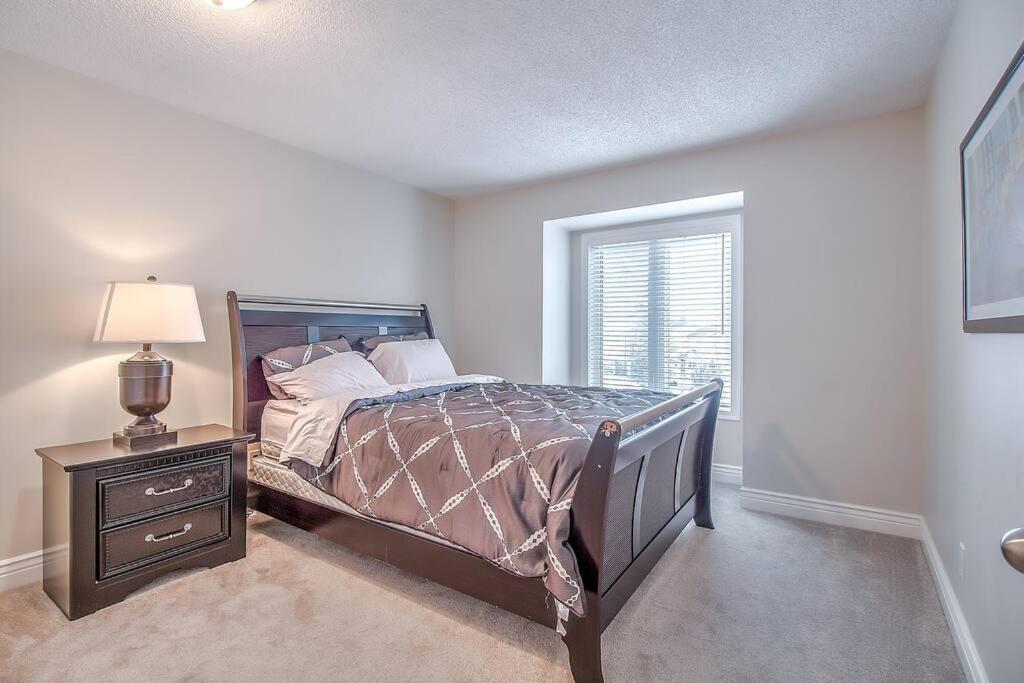 Lovely 6Beds 4Baths Ac Mins To Dt Airport And Stores Sandringham Villa YYC Exteriör bild