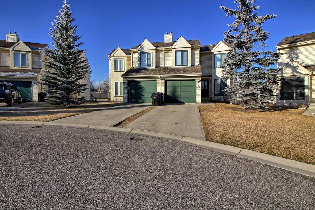 Lovely 6Beds 4Baths Ac Mins To Dt Airport And Stores Sandringham Villa YYC Exteriör bild